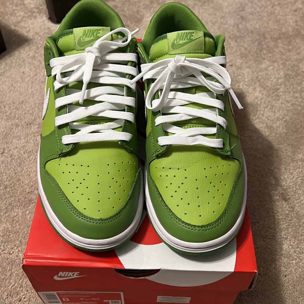 Nike dunk low retro chlorophyll size 8 men’s